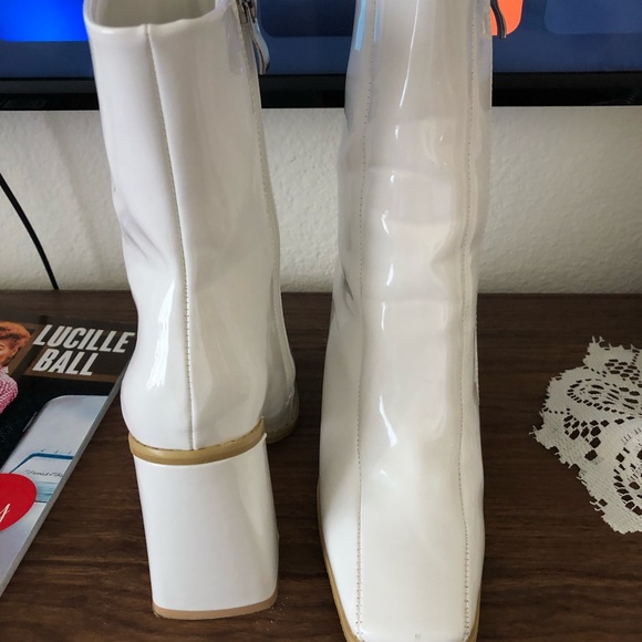 White 60s Style Boots - Picture 3 of 6
